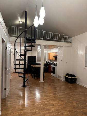 $1,950 / 2br - Cabaña amplia con ático (emeryville)63946807182979122