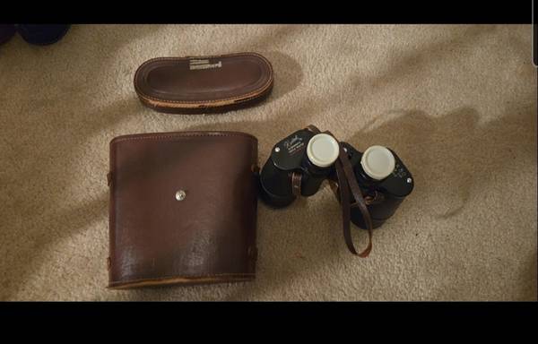 Vintage binoculars with leather case 1