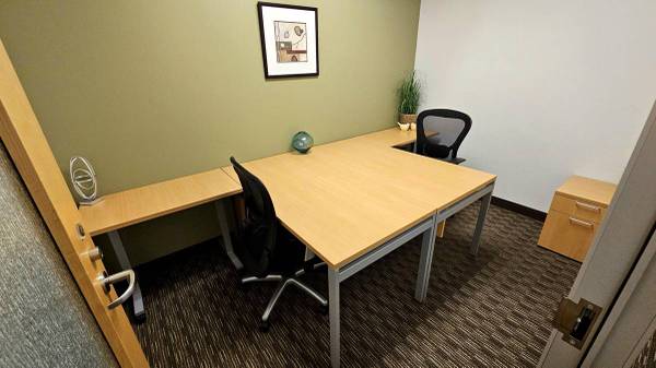 $547 🏡Bothell Realtor Office – Free Parking + Perks" - 3 Person Team room (Bothell)63862289258627120