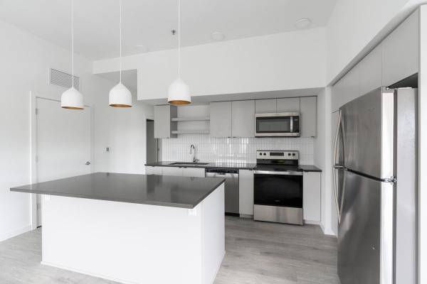 $2,199 / 2br - 888ft2 - Vive Verde, Vive Moderno - Henley Place | 8 Semanas de Alquiler Gratis (Milwaukie)63831327067649122