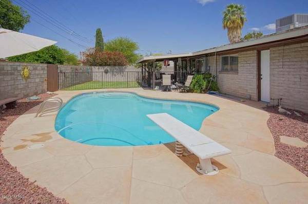 $2,550 / 4br - 1780ft2 - RENT TO OWN!!! 4 bed 2 bath & Swimming pool!! (Tucson)63674826647681121