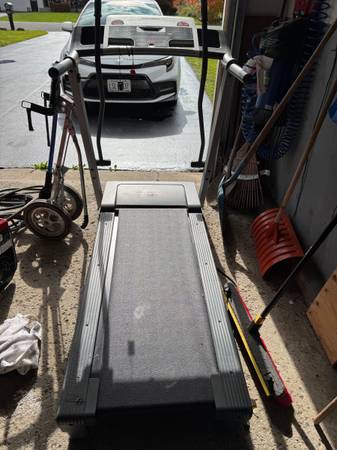 PRO-FORM TREADMILL 1