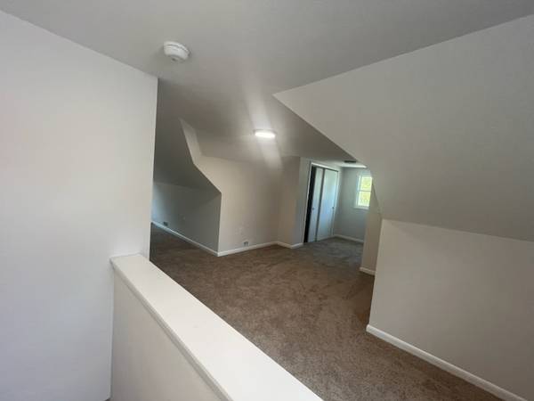 $1,495 / 3br - 1200ft2 - EUCLID 3 BEDROOM BUNGALOW (EUCLID)63907494049667124