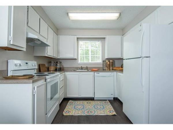 $1,395 / 2 dormitorios - 860 pies cuadrados - Un lienzo para tus sueños: ¡Experimenta hoy nuestro amplio apartamento de 2 habitaciones! (Beaverton - Cerca del Zoológico de Oregón)63672618795395120