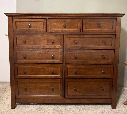 Gentleman’s Chest Eleven Drawer In Tuscan 1