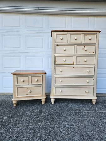 Broyhill chest of drawers / tall dresser and nightstand 2pc Bedroom 1