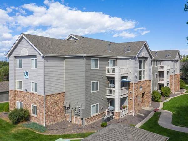 1 24-Hour Fitness Center, Balcony, Walk-in Closets, Package Acceptance 1