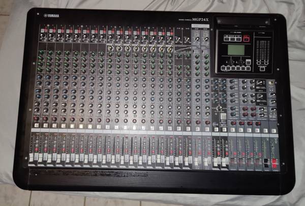 Yamaha MGP24X mixer 1