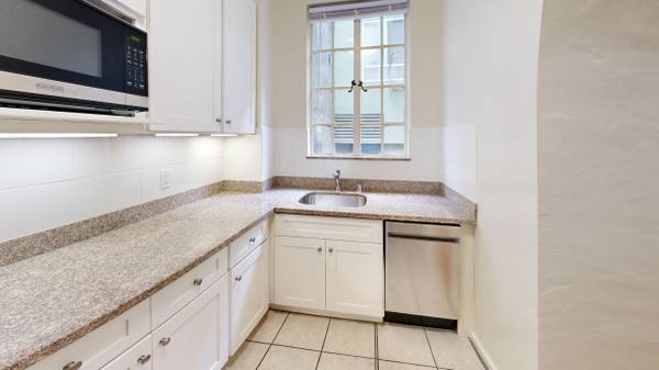 $3,045 / 556ft2 - Hermoso estudio con diseño moderno en ubicación conveniente. Unidad 103 (nob hill)63989799960834121