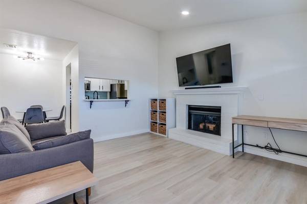 $1,370 / 1br - 527ft2 - Stylish design condo in Forest Point near Lake Hefner. (Oklahoma City)63670502780161121