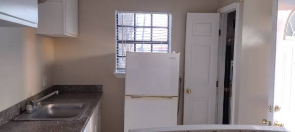 $1,100 / 1br - 1500ft2 - Cozy!! 1/1 House $1100 (Galveston Texas)63812532330753122
