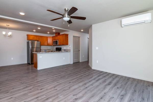 $2,095 / 2br - 955ft2 - ✨LEASE THIS BEAUTIFUL GROUND FLOOR 2X2 TODAY!✨ (Troutdale, Wood Village, Fairview, Gresham)63820763100035124
