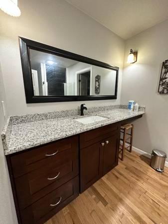 $999 / 1br - Dormitorio principal en una casa compartida (Woodburn)63660412718979124