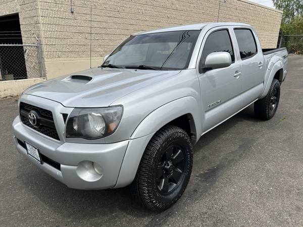 2011 Toyota Tacoma Double Cab SR5 TRD Sport 4WD V6 --Auto, Clean title - $23,950 (kirkland)63613916609923120