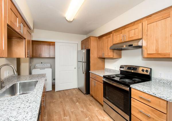 $1,995 / 3br - UPSCALE & MOVE READY - Exceptional 3 Bedroom - By Multiple Theaters (Beaverton / Aloha)63999315817603121