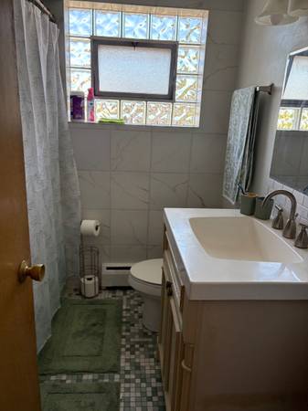 $1,600 / 2br - Montclair area (Diversey and Newcastle)63781516343041124