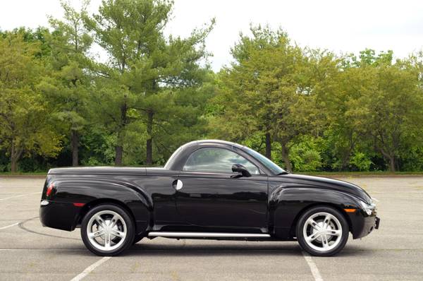 2004 SSR with only 3,300 miles - $36,500 (Fifty Lakes Minnesota)63481372890883121