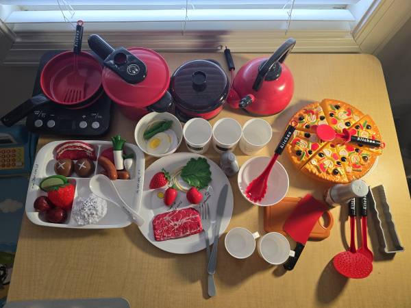 OCATO HOGAR JUEGO DE COCINA - $20 (GAITHERSBURG)634708177730571229