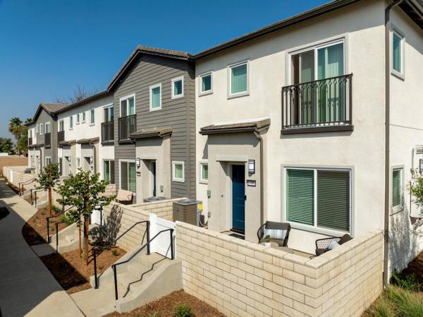 $3,692 / 3br - 1525ft2 - Quartz Countertops, Wood-Like Cabinets, Elevated Privacy and Comfort (Fontana, CA)64028083303425123