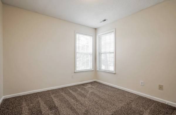 $1,170 / 3br - 2075ft2 - Beautiful Zircon Ln63968073485699122