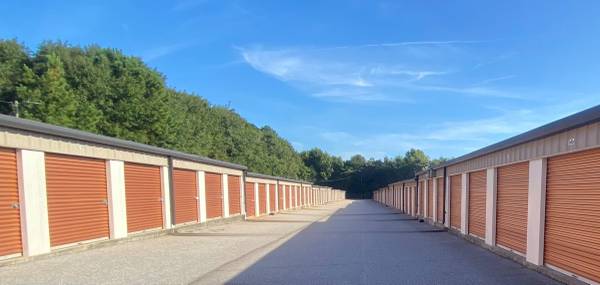 $80 / 150ft2 - Fall Sale on Self Storage 10x15 $80 month (Greenville)63783834215811122