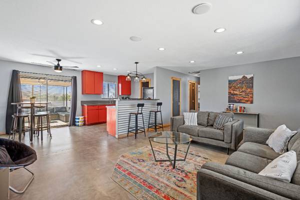 $1875.00 / 2br - 912ft2 - Charming 2-Bedroom Desert Retreat in Downtown Joshua Tree w/ Hot tub63668370721409122