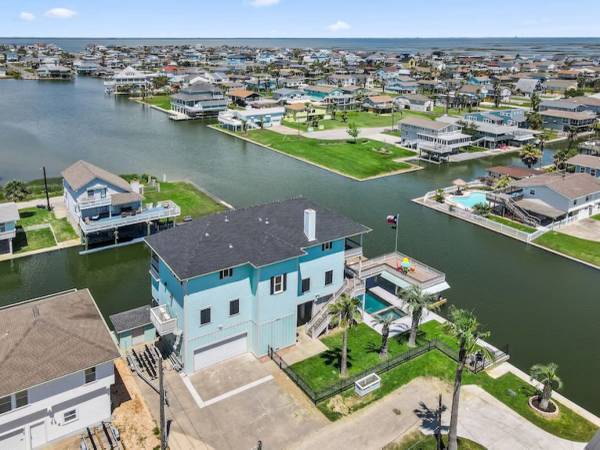 $1 / 3br - Expansive Decks, Pool, Elev, 2 Masters - Canal w Epic Views (Jamaica Beach, TX)63386278018435122