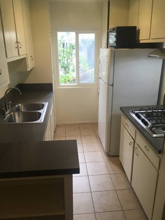 $2,195 / 2br - 2 Bedroom in Valley Village (Valley Village)63876593559425120