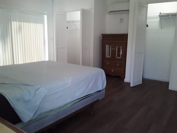 $1,050 / 1br - 370ft2 - Estudio grande 🏡 con vistas al lago Hernando (Comunidad de Hernando)63693484845059122