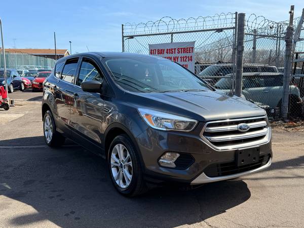 2017 Ford Escape 4WD SE 2 Owner Clean Title - $5,300 (Brooklyn)63654717704705120