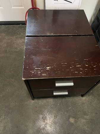 2 small dressers/nightstands 1