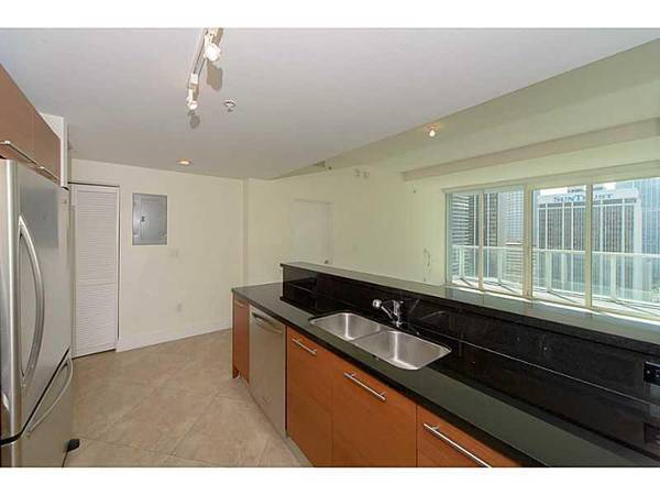 $3,299 / 2br - 1000ft2 - Split Plan With Great Views! (Vizcayne - Downtown)64001848417153124