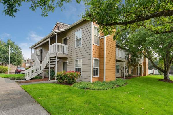 $1,750 / 2br - 1041ft2 - A spacious, 2-bedroom apartment with a open concept kitchen 1041 Sq FT (Clark County)63672582851331122