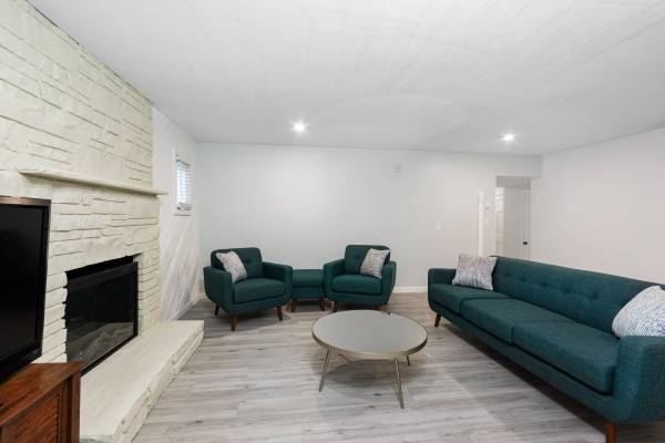 Beautiful Large 2 Bd all utilities included 1