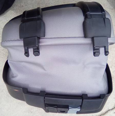 BMW SIDE BAG F800 - $250 (santa cruz)63471352724481122