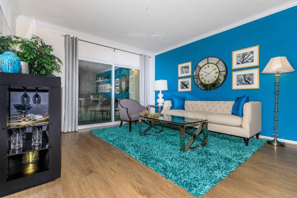 $3,109 / 2br - 964ft2 - 2B/2B, tocadores de vestidor, techos de 9 pies con molduras coronadas (1026 S Broadway, Los Ángeles, CA)63829376358401123