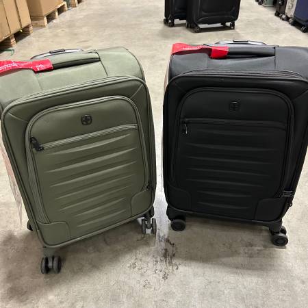 New Swissgear 23” Carry On Luggage 1