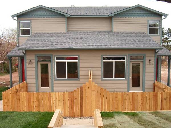 $1,995 / 2br - 1491ft2 - Westside 2 BR, 2 1/2 BA 2 Car Townhome (Colorado Springs)64150976383745120