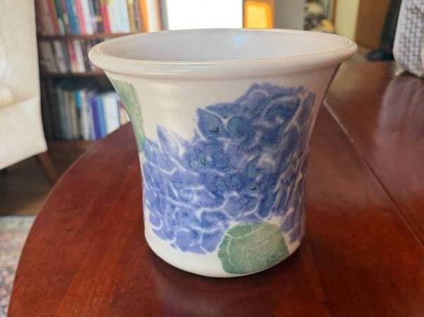 Chatham Pottery Hydrangea Utensil Holder/Vase 1