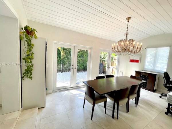 $7,500 / 3br - Spectacular House 3 bed 2 bath for rent in South Coconut Grove #4050 (Miami)64002012439169121