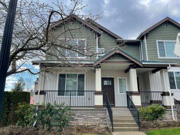 Townhome 2-Bd, 2- Baths with a full-kitchen & Electric fireplace 1