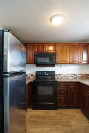 $1,245 / 1br - 750ft2 - Spacious top floor one bedroom apartment with a large private balcony (Tukwila)63814660925699122