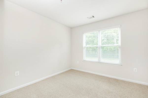 $2,301 / 2br - 1001ft2 - 2/bd 2/ba, Beautiful Landscaping, Washer and Dryer in Home (20300 River Ridge Terrace, Ashburn, VA)63856988345089122