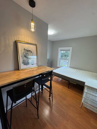$1,200 / 4br - 2000ft2 - Master bedroom furnitured or without furniture (Woburn)63828556359939120