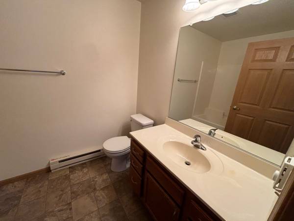 $975 / 2br - 800ft2 - 📍2BR/1BA Upper-Level Apartment w/ Balcony – $975/mo | Chippewa Falls (Chippewa Falls, WI)63845959315715124