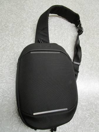 Nomatic Backpack Navigator Sling 6L Super clean; like new 1