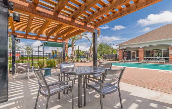$1,376 / 3br - 1154ft2 - Close to everything far from ordinary! Live near it all! (Houston)63924042800899124