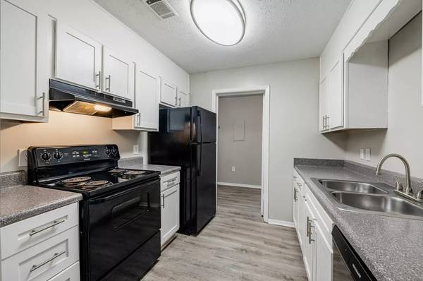 $979 / 1br - 796ft2 - Make yourself at home in comfort and style! 1 Bed / 1 Bath 796 SqFt (Stone Mountain)64045868069890124