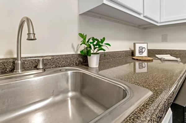 $1,245 / 2br - 755ft2 - 🌳 Serene 2-Bedroom Upper Level w/ Juliet Balcony & Tree Views ✨ (Oakley)63974474210818121