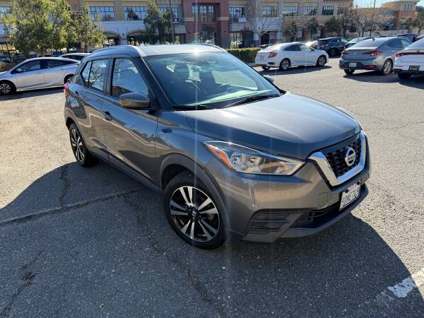 2019 Nissan Kicks SV SUV Hatchback Wagon 4 Dr 4 puertas, limpio - $12,499 (Winnetka)63436937271171123